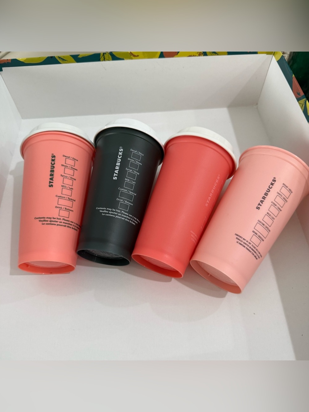 4 LOT Starbucks Reusable 16 oz Plastic Cups Hot/Cold + Lids Color Changing U30 - Picture 2 of 8